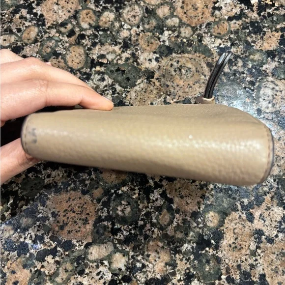 Tory Burch Neutral Pebbled Leather Zip Wallet - Picture 3 of 5